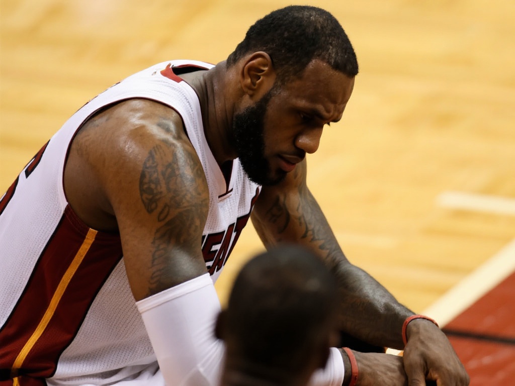 欧冠焦点战：拜仁对阵曼联比分预测与最新交锋，腾哈格时代红魔欧冠首战