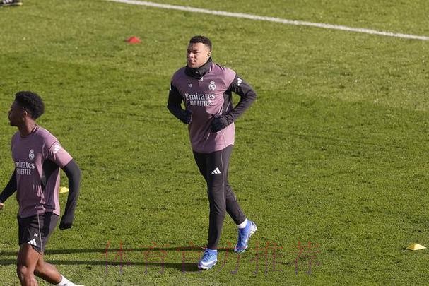 记者:皇马训练时间提前 姆巴佩参加合练 记者:皇马训练时间提前 姆巴佩参加合练